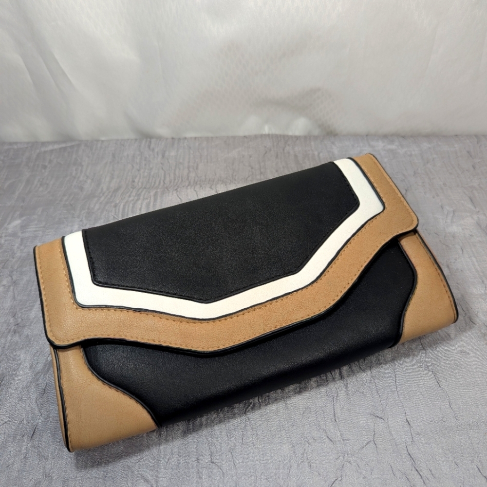 Tricolour Clutch with Chain, Black/Taupe/White